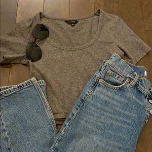 Aritzia grey cropped tee shirt!